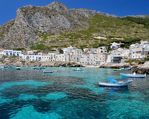 Piscina a sfioro con vista sul mare al Fenici, Hotel Levanzo 4*