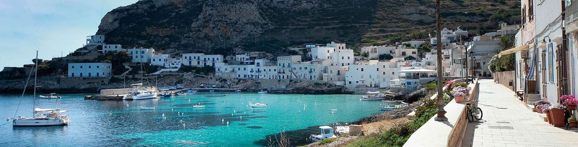 Fenici Hotel Levanzo, vista dell�hotel di charme nel centro dell�isola